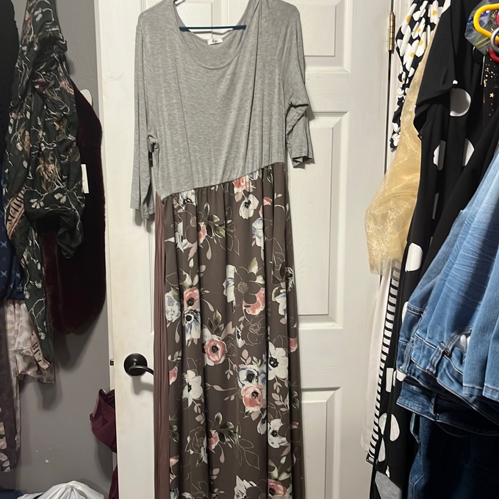3X Solid Top Floral Bottom Maxi Dress